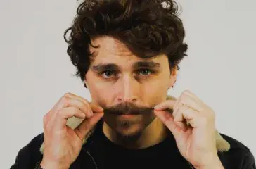 Movember é um movimento internacional que procura sensibilizar para a forma como os homens encaram a sua própria saúde.  